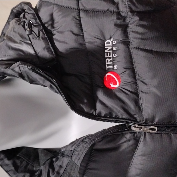 Spyder black zip hooded vest with pockets. Small - Picture 6 of 16